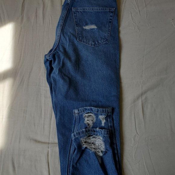 Mom Jeans - Picture 2 of 3